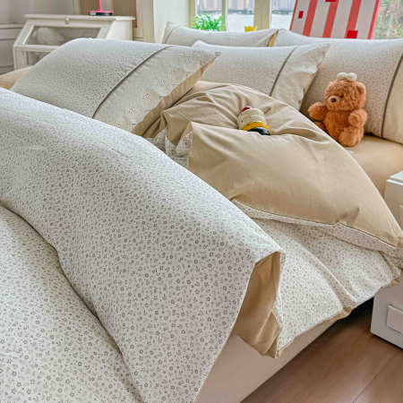 Lenjerii de pat Bumbac 100% - Lenjerie de pat bumbac 100% cu Elastic si broderie,4 piese crem cu flori mici discrete-BJ10