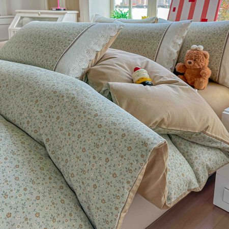 Lenjerii de pat Bumbac 100% - Lenjerie de pat bumbac 100% cu Elastic si broderie,4 piese crem cu floricele mici in tonuri pastel-BJ8