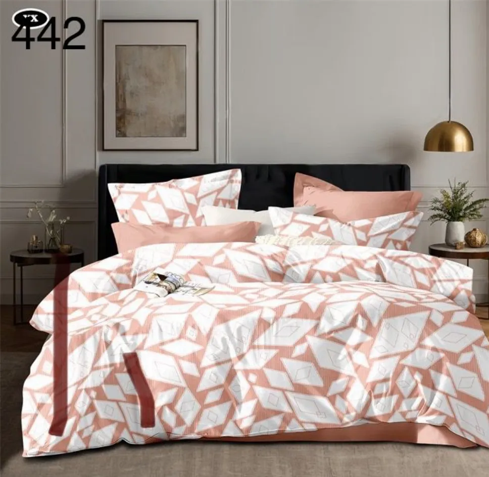 LENJERII DE PAT 1+1 GRATIS - Lenjerie de pat Finet 6 piese, alb cu romburi roz pal-GR442