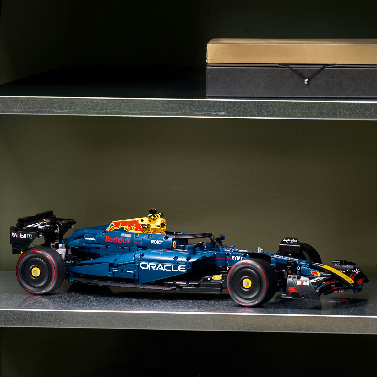 Masina F1 Oracle Red Bull Racing RB20 - Ambalaj deteriorat [4]