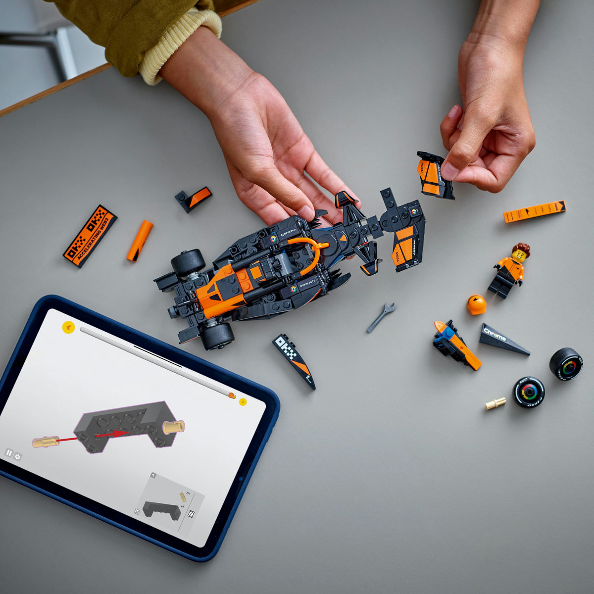 Masina de curse McLaren F1® Team MCL38 - Ambalaj deteriorat [3]