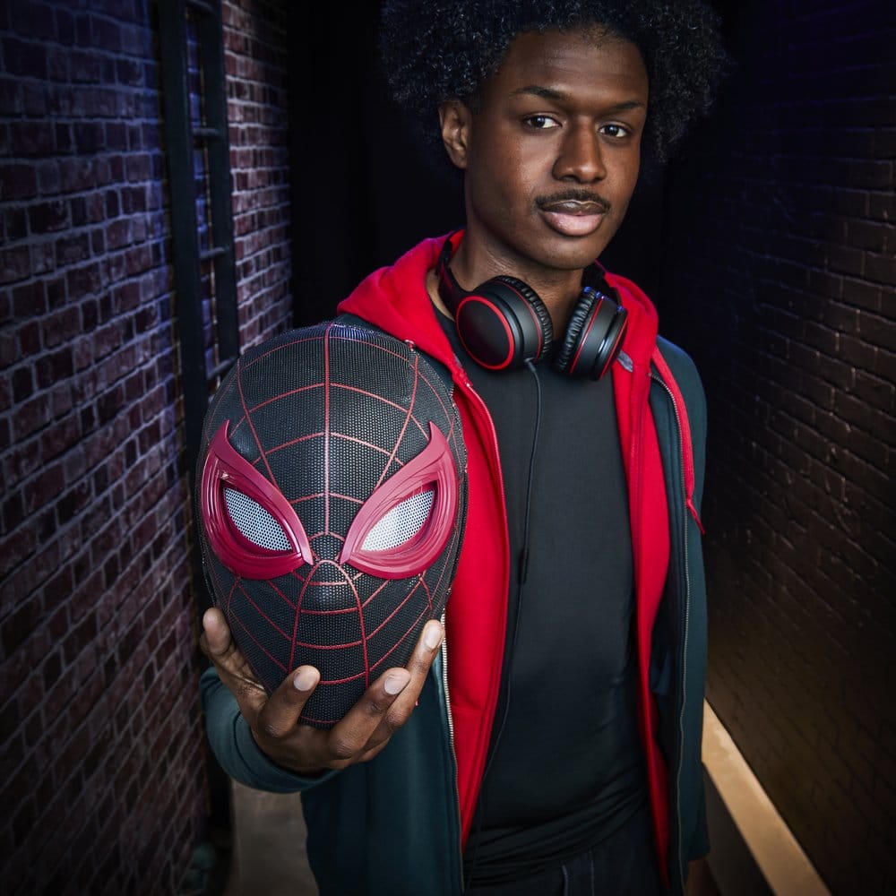 Spider-Man: Miles Morales Marvel Legends Electronic Expressive Mask [4]