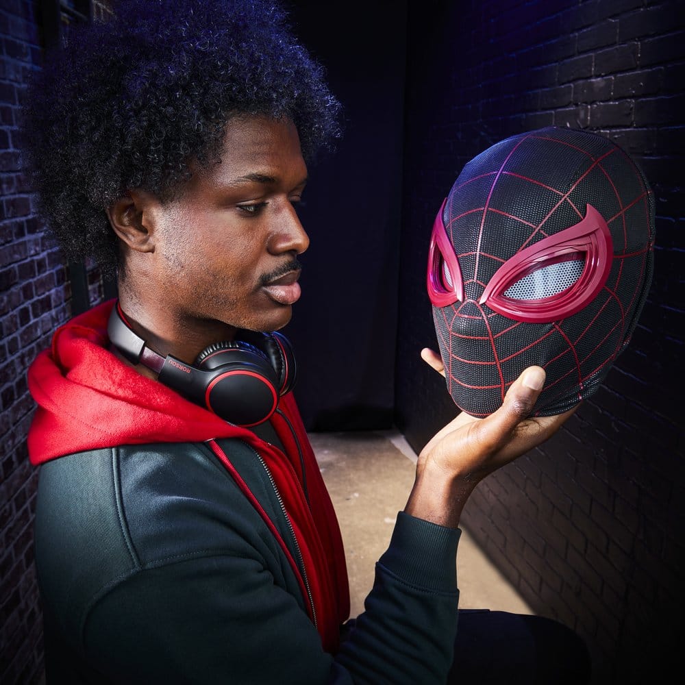 Spider-Man: Miles Morales Marvel Legends Electronic Expressive Mask [6]