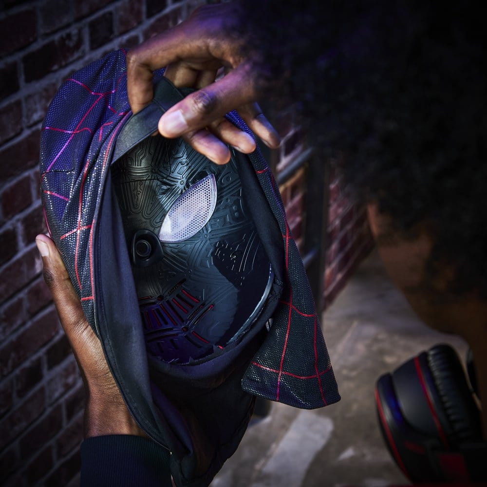 Spider-Man: Miles Morales Marvel Legends Electronic Expressive Mask [7]