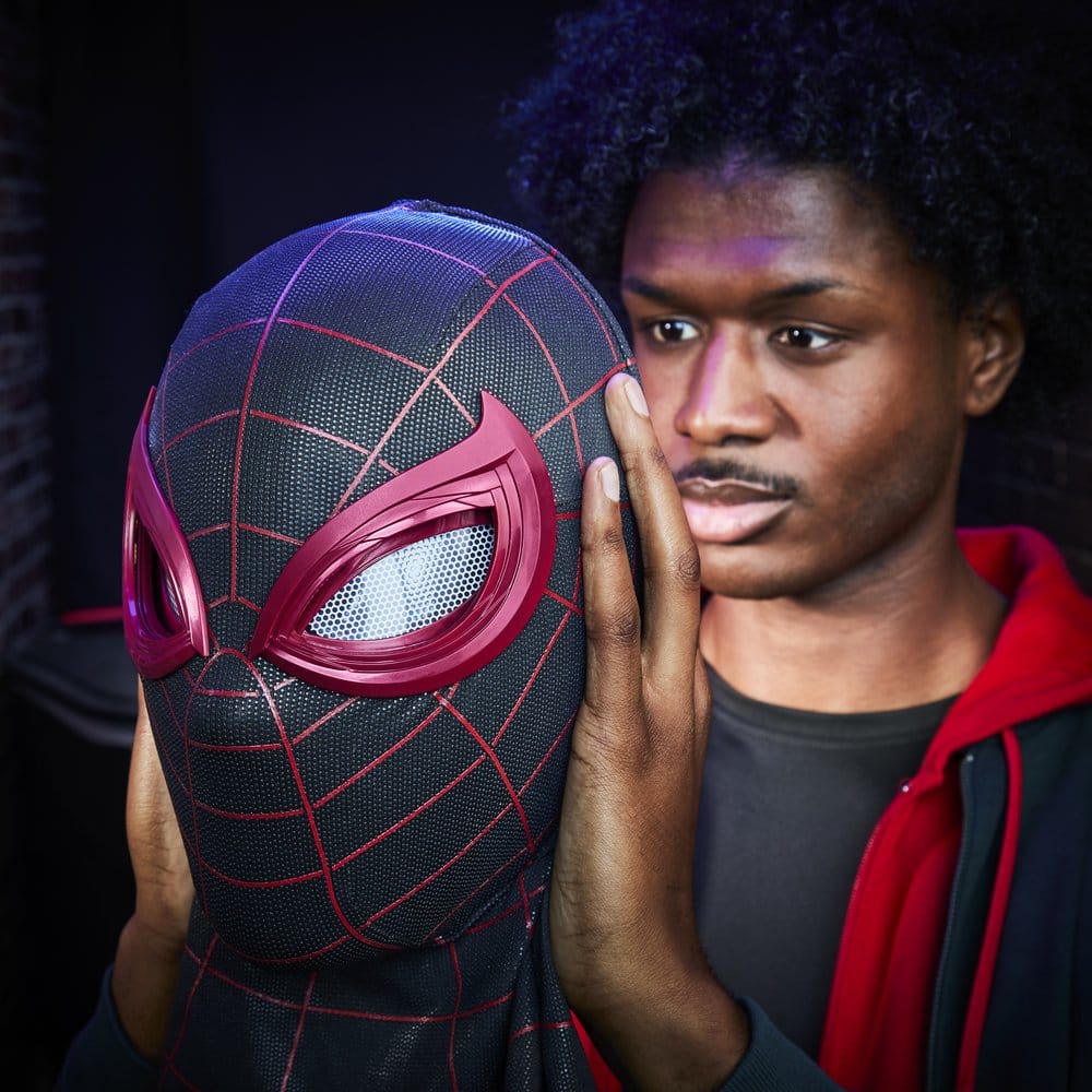 Spider-Man: Miles Morales Marvel Legends Electronic Expressive Mask [8]