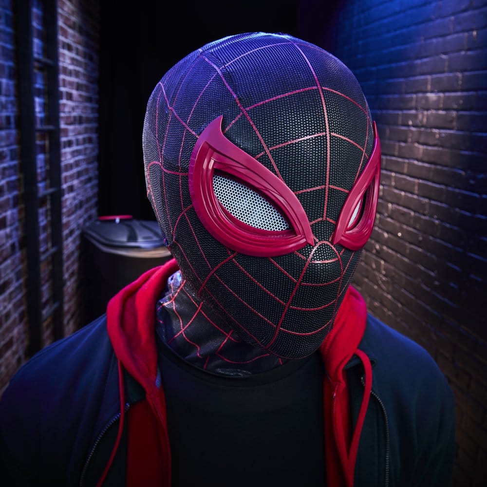 Spider-Man: Miles Morales Marvel Legends Electronic Expressive Mask [9]