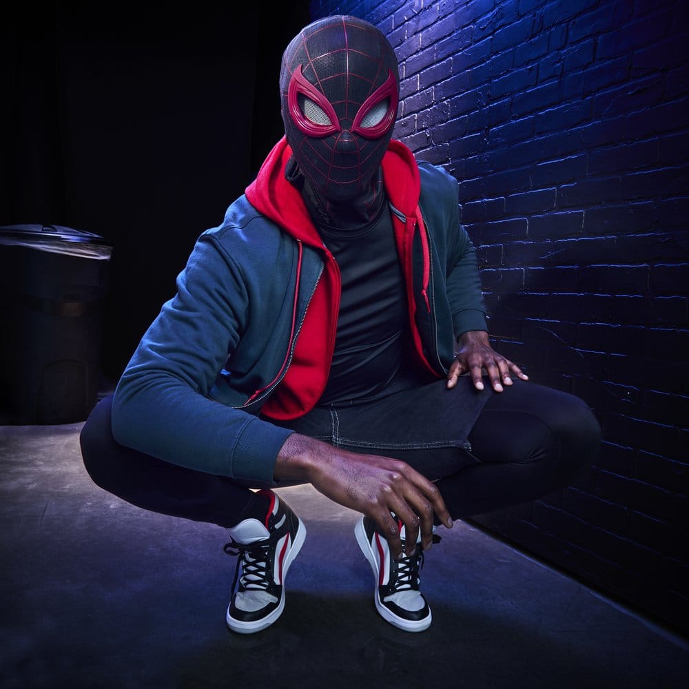 Spider-Man: Miles Morales Marvel Legends Electronic Expressive Mask [11]