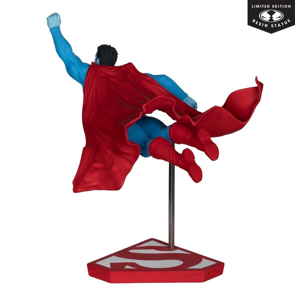 DC Direct Superman Red & Blue Statue 1/10 Superman by Lee Bermejo 26 cm [3]