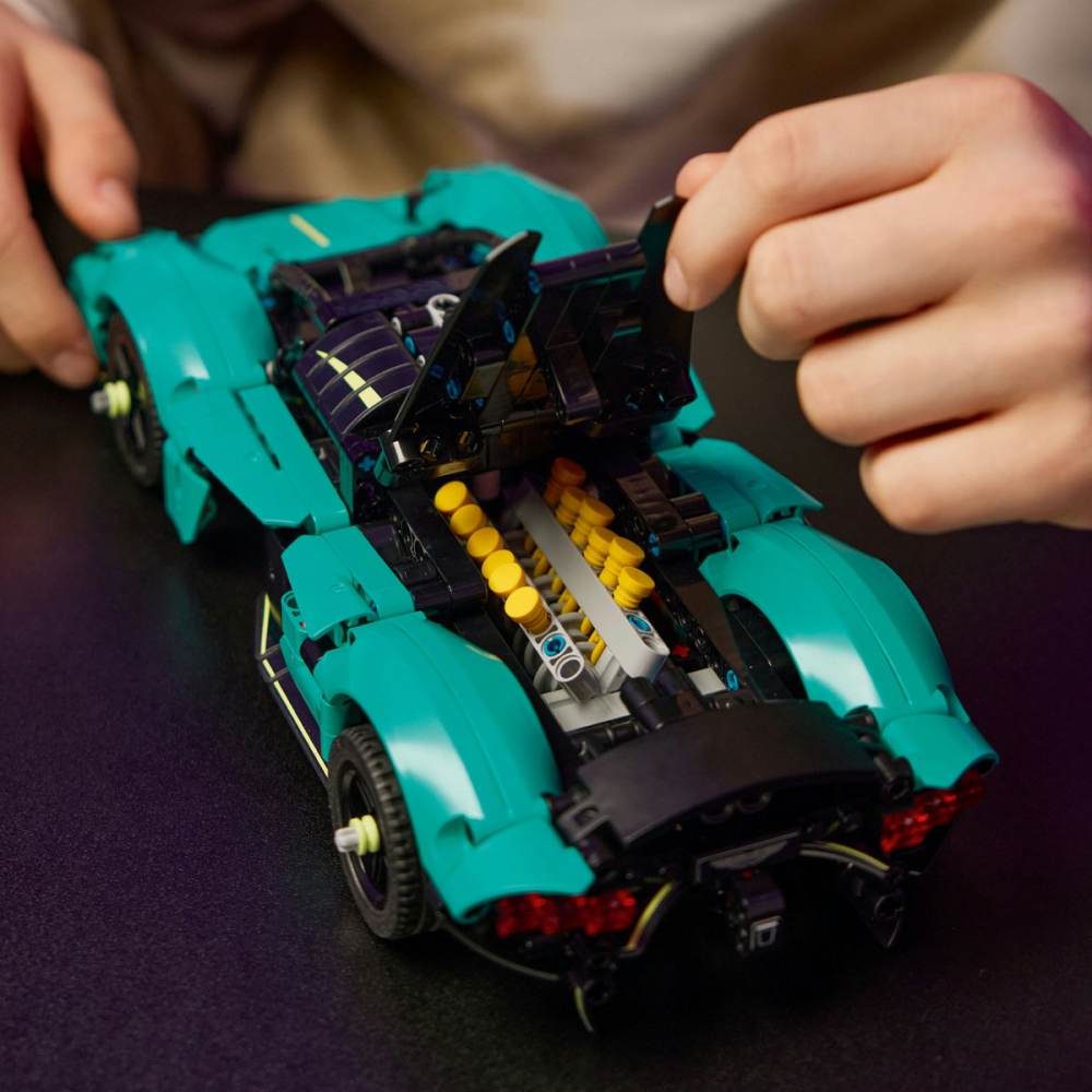 LEGO Technic Aston Martin Valkyrie 42208 [8]