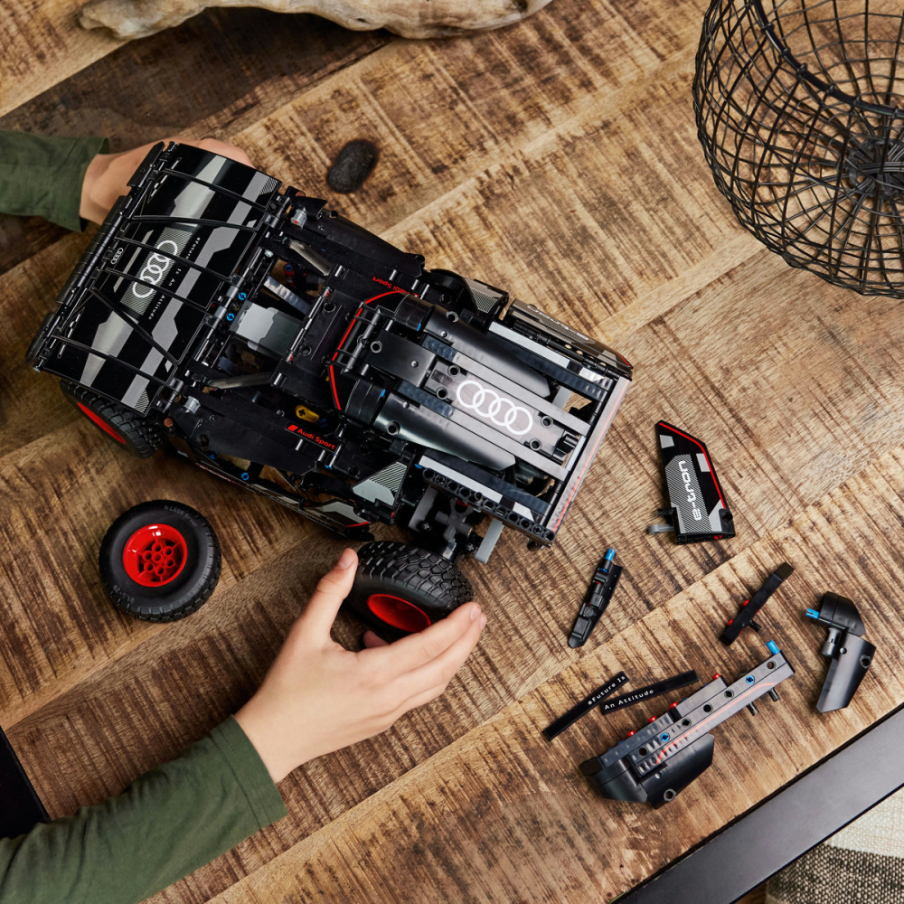 LEGO Technic Audi RS Q e-tron 42160 [4]