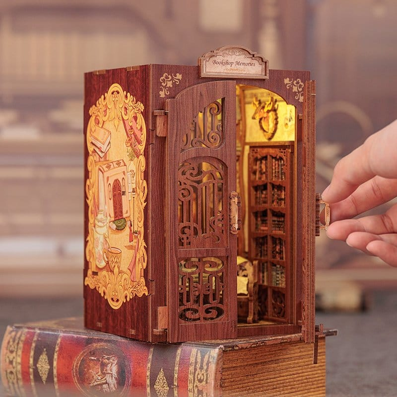Bookshop Memories - DIY Book Nook Kit cu LED [6]