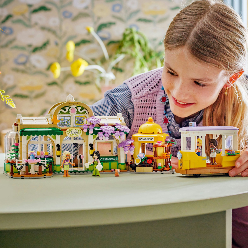 LEGO Friends Cafenea cu multe plante si florarie 42671 [7]