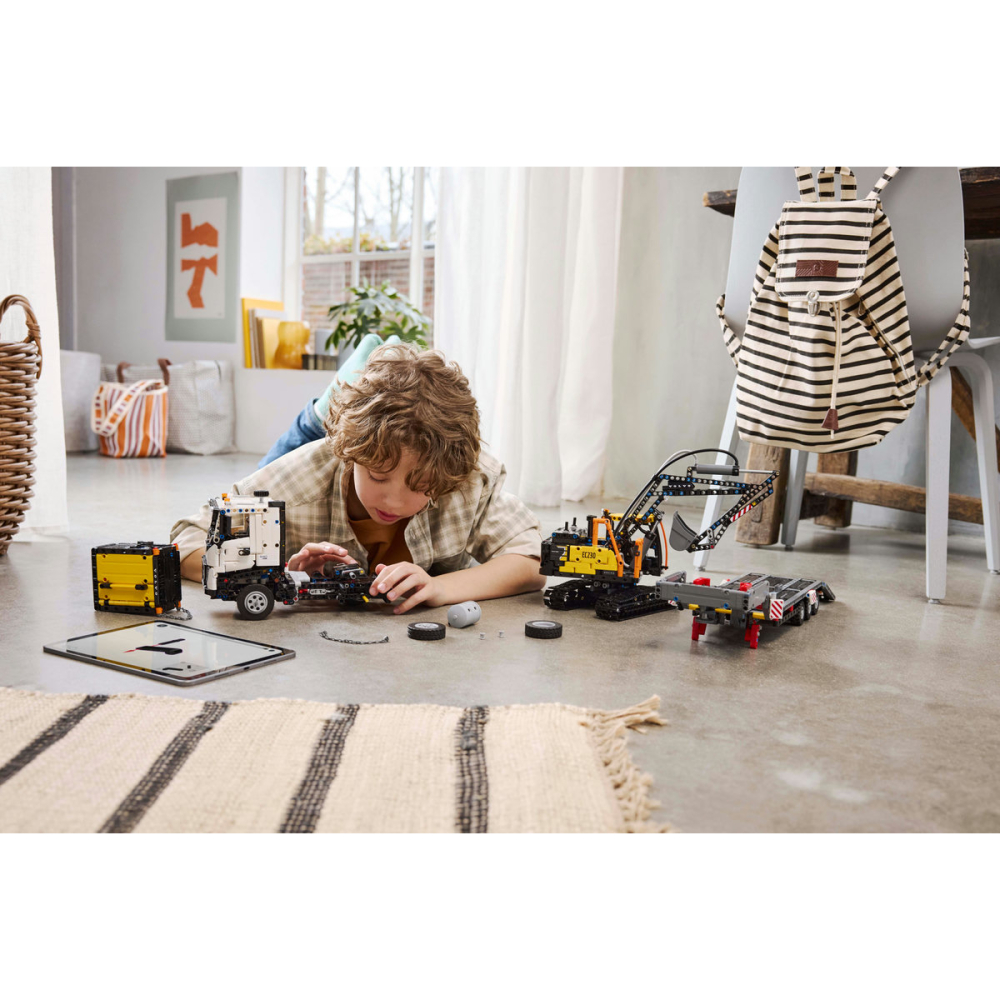 Camionul FMX si excavatorul electric EC230 de la Volvo [4]