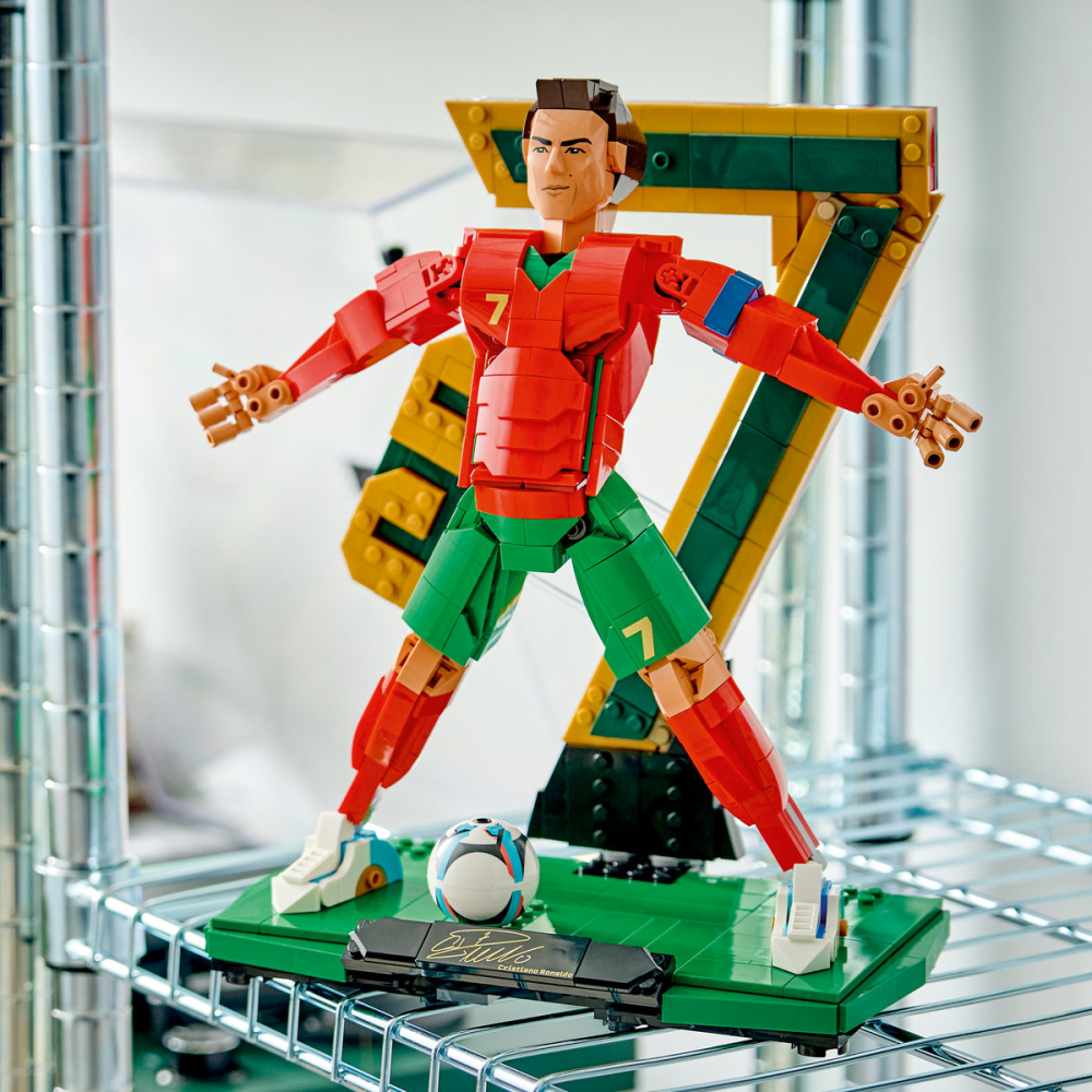LEGO Editions Cristiano Ronaldo Legenda Fotbalului 43016 Figurina Colectie [6]