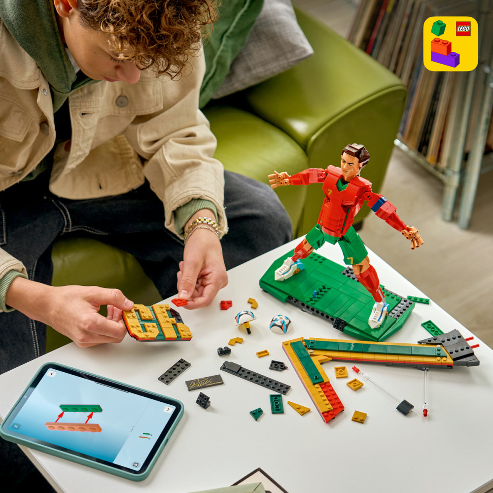 LEGO Editions Cristiano Ronaldo Legenda Fotbalului 43016 Figurina Colectie [4]