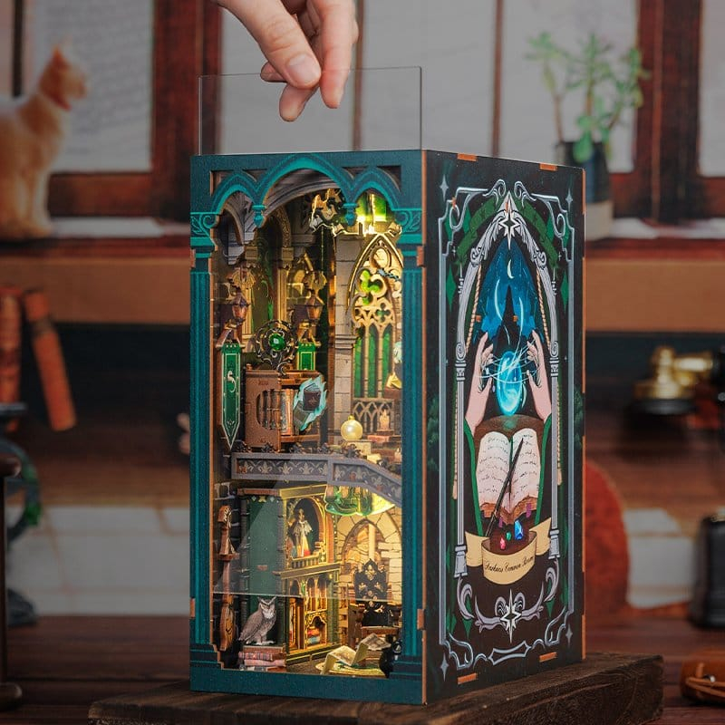 Darkness Common Room - DIY Book Nook Kit cu LED [5]
