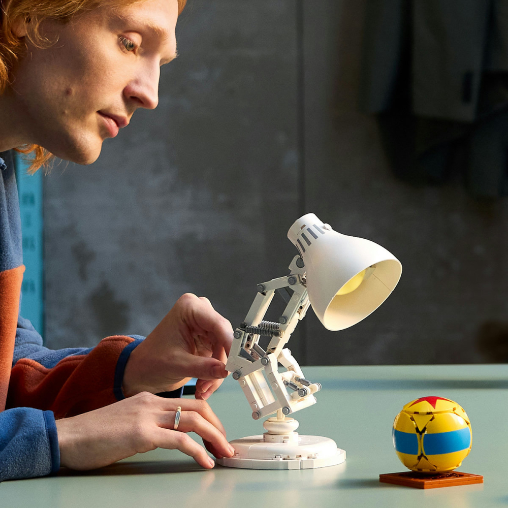 LEGO Ideas Disney Pixar Luxo Jr. 21357 [7]