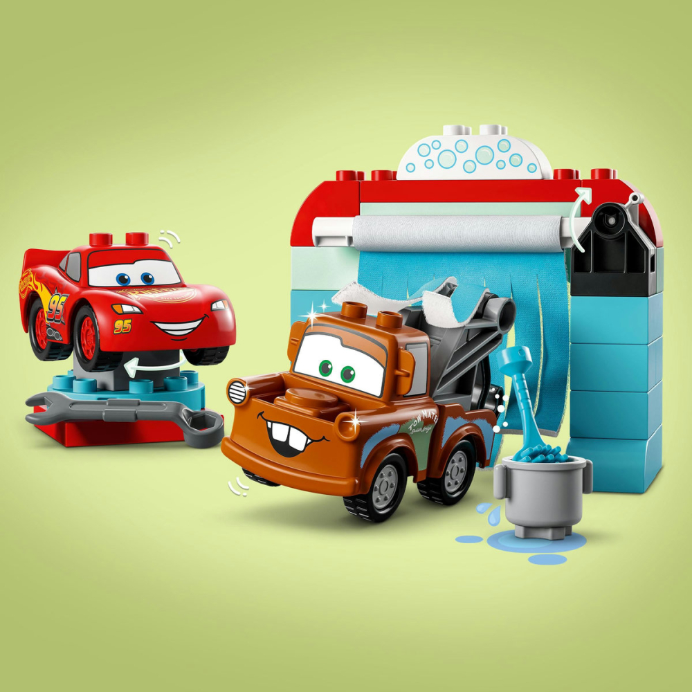 Distractie la spalatorie cu Lightning McQueen si Mater [8]