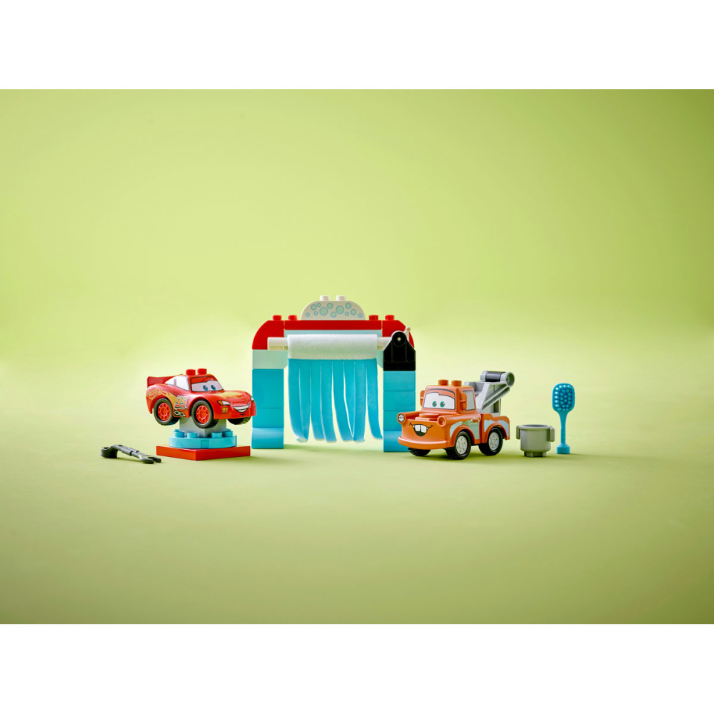 Distractie la spalatorie cu Lightning McQueen si Mater [6]