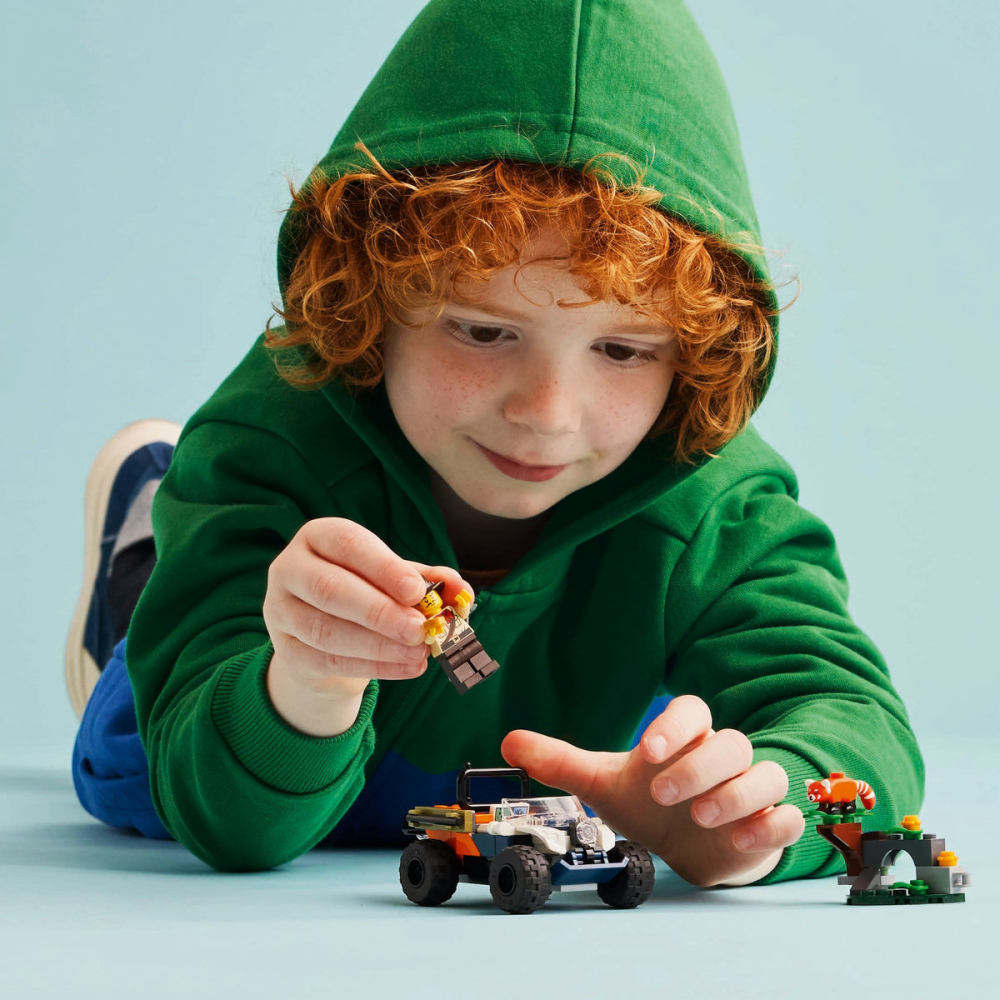 Exploratorul junglei pe ATV în cautarea unui panda rosu [5]