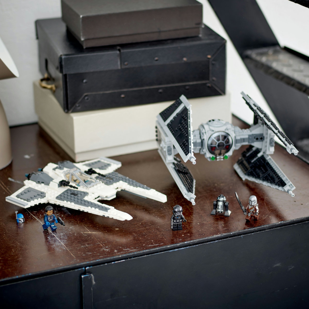 Fang Fighter mandalorian vs TIE Interceptor [6]