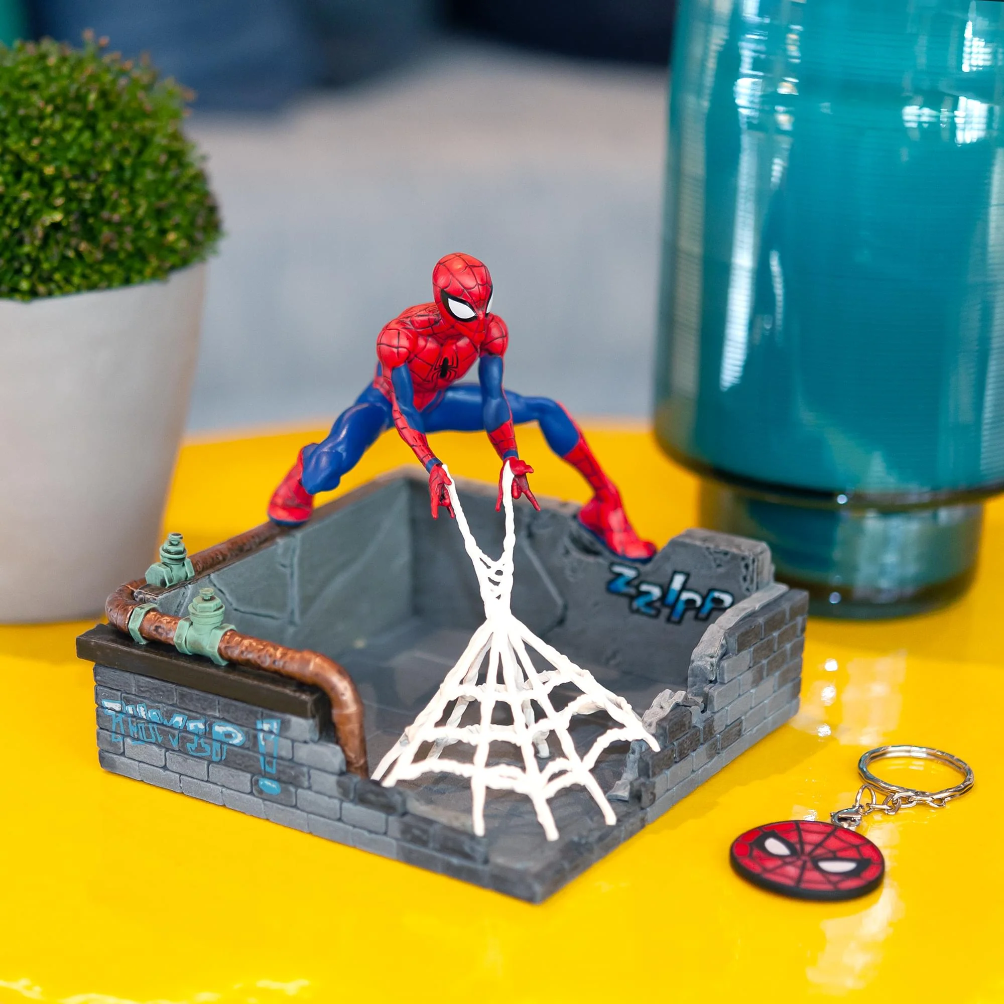 Marvel Spider-Man Finders Keypers Key Holder Statue cu Baza Depozitare [5]