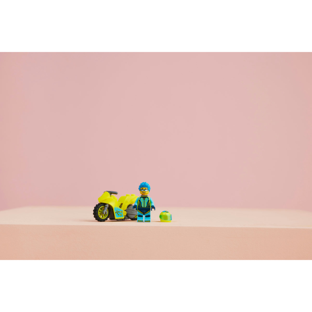 Motocicleta cibernetica de cascadorii [6]