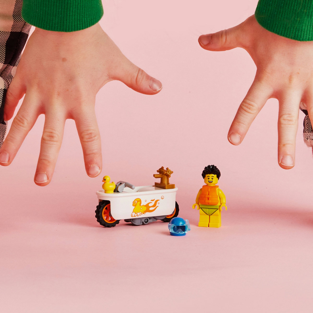 Motocicleta de cascadorii cu cada [6]