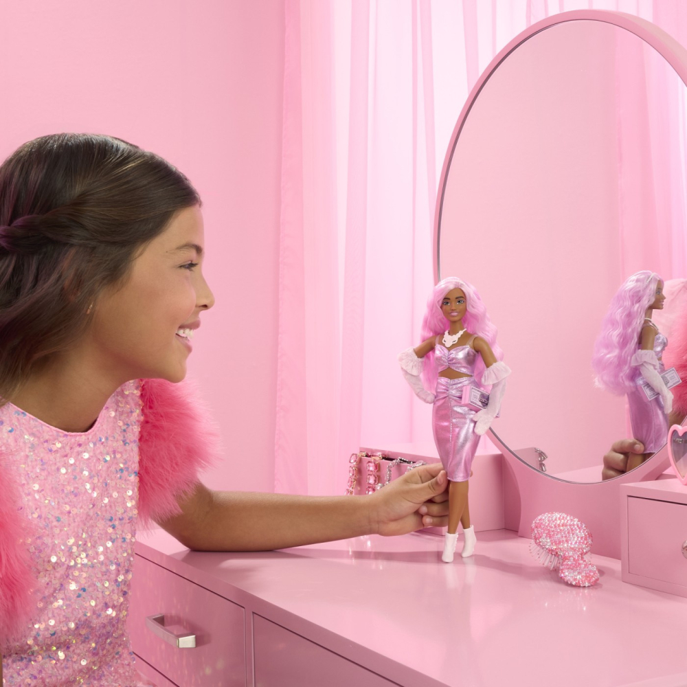 Papusa Barbie Deluxe Style cu Par Roz si Rochie Glam [3]