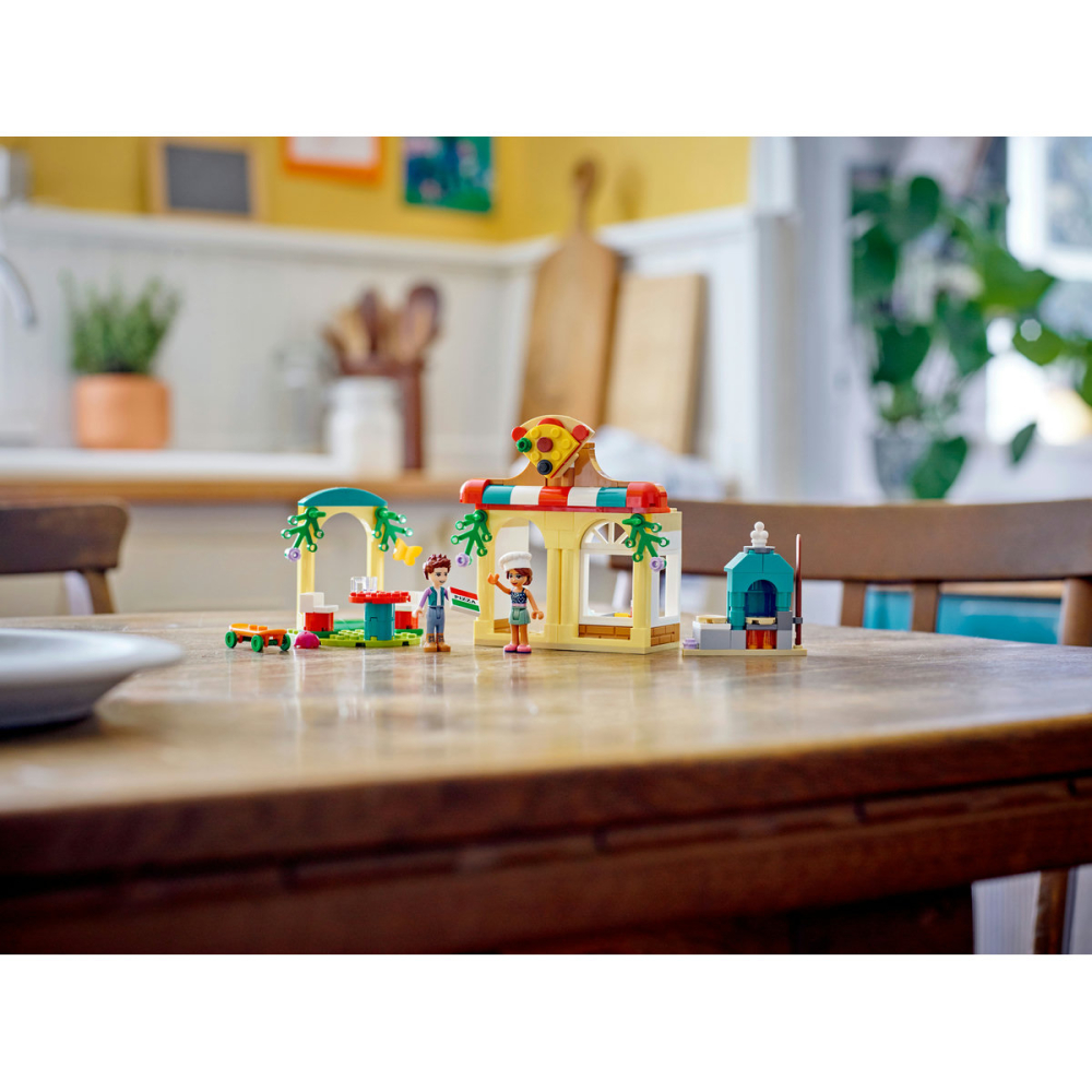 Pizzeria Heartlake City [6]