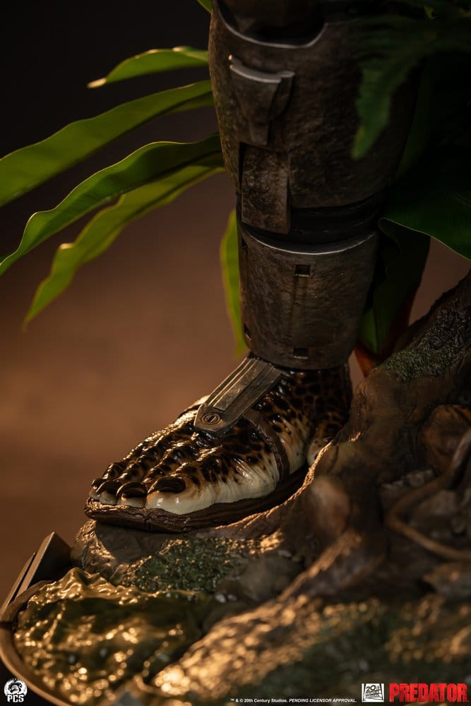 Predator Statue 1/2 Predator 117 cm [16]