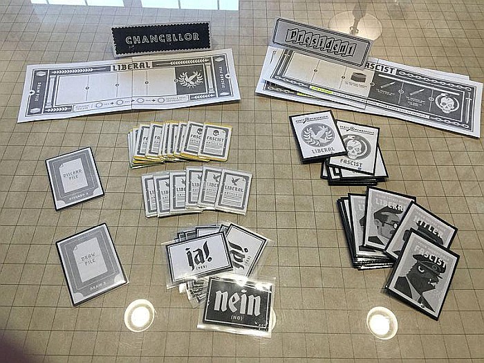 Secret Hitler [3]