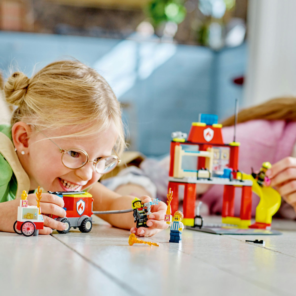 Statie si masina de pompieri [5]