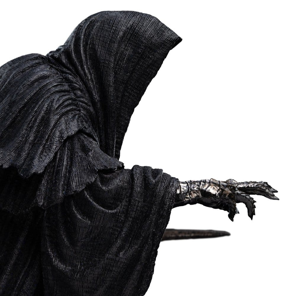 The Lord of the Rings Trilogy Mini Statue Ringwraith at the Prancing Pony 18 cm [6]