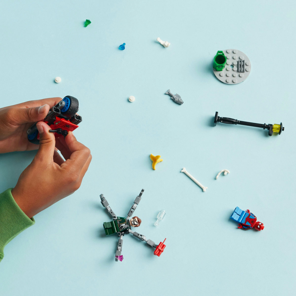 Urmarire pe motocicleta: Omul Paianjen vs Doc Ock [4]