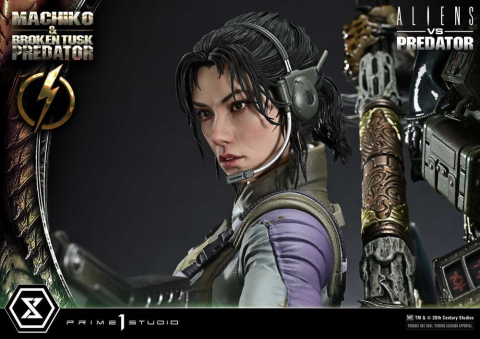 Aliens vs. Predator (Comic) Ultimate Premium Masterline Statue 1/4 Machiko & Broken Tusk Predator 79 cm [13]
