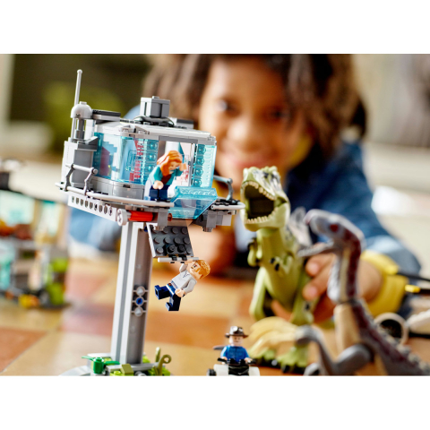 Atacul Giganotozaurului şi Therizinosaurului [4]