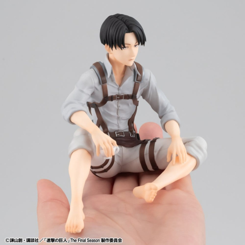 PRECOMENZI - Attack on Titan G.E.M. Series PVC Figure Squad Captain Levi Palm Size 9 cm
