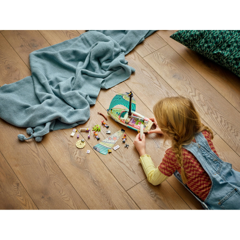 Aventura lui Stephanie pe Apa [4]