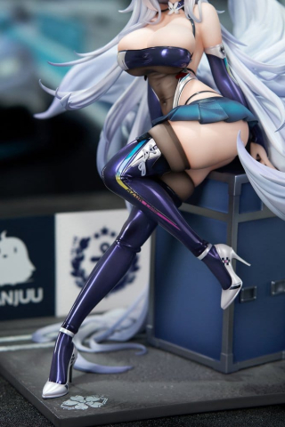 Azur Lane PVC Figure 1/7 Shinano Moonlit Chrome Ver. Acrylic Special Edition w/Display 25 cm [6]