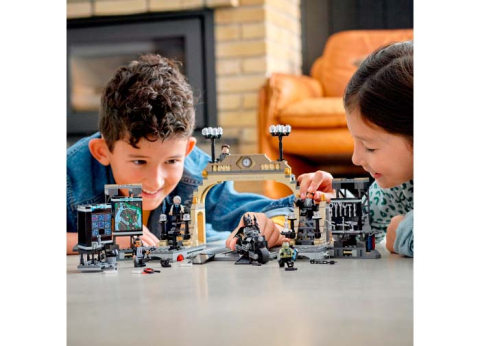 Batcave: Infruntarea cu Riddler [7]