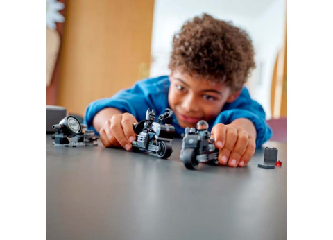 Batman & Selina Kyle Umarirea cu motociclete [8]