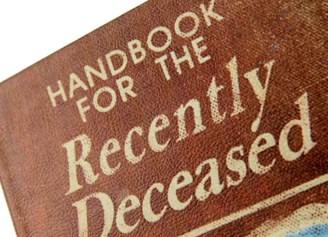 PRECOMENZI - Beetlejuice Replica Box Handbook for the Recently Deceased