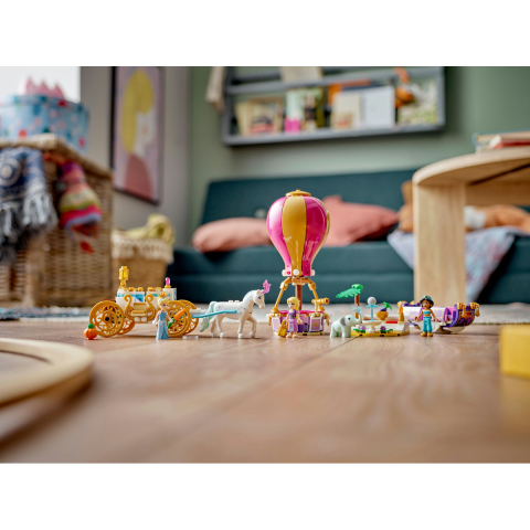 Calatoria fermecata a printeselor [5]