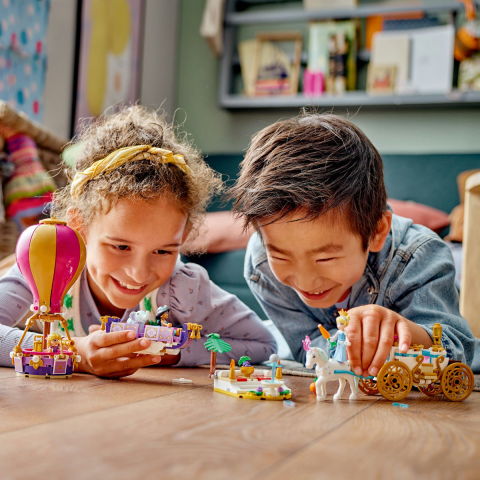 Calatoria fermecata a printeselor [4]