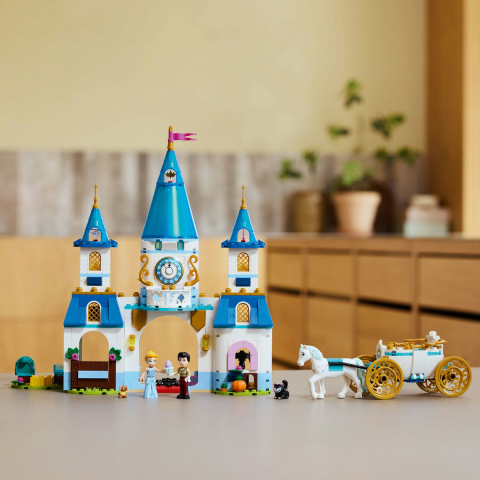 LEGO Disney Princess Castelul si Caleasca Cenusaresei 43275 [7]