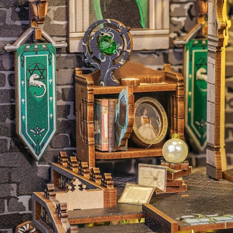 Darkness Common Room - DIY Book Nook Kit cu LED [2]