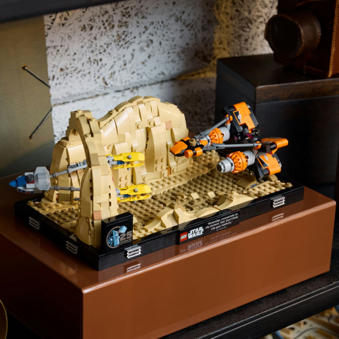 LEGO Star Wars Diorama – Cursa din Mos Espa 75380 [7]