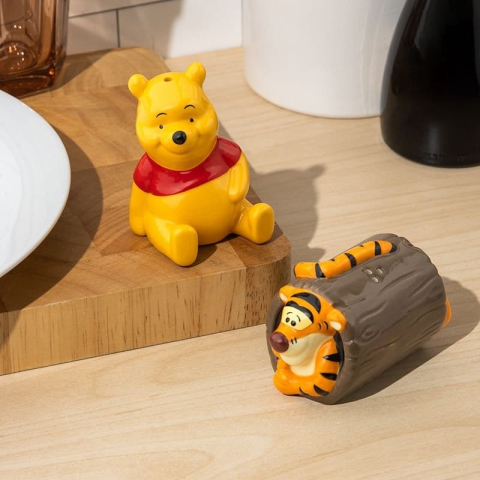 PRECOMENZI - Disney Classics Salt and Pepper Shakers Winnie And Tigger