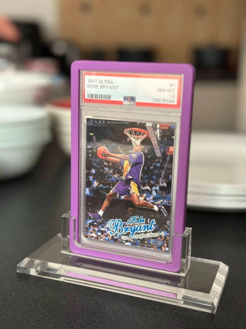 PRECOMENZI - Evoretro Bumper Protector for PSA Slabs Purple